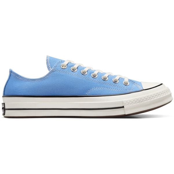 Buty sportowe Converse Chuck 70. Niebieskie buty treningowe Converse, bez wzorów, z materiału, bez zapięcia. Za 390.00 zł.