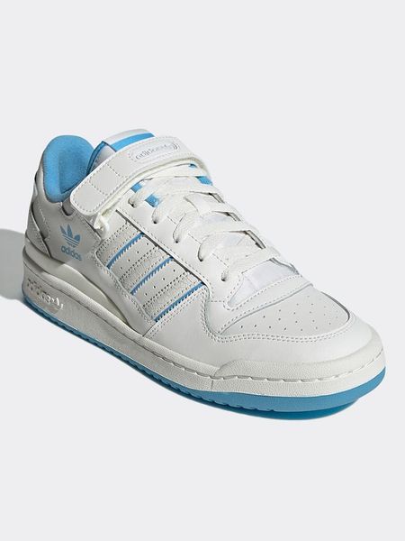 Adidas Skórzane buty sportowe w kolorze biało-błękitnym rozmiar: 41. Białe buty treningowe adidas, bez wzorów, bez zapięcia, outdoorowe. Za 354.94 zł.