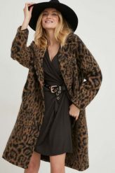 Answear Lab płaszcz wełniany kolor brązowy przejściowy oversize. Brązowe płaszcze Answear Lab, m, bez wzorów, z wełny, klasyczne, bez kaptura. Za 499.99 zł.