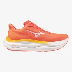 Damskie buty do biegania Mizuno Wave Sky 9. Białe buty treningowe Mizuno, bez wzorów, z materiału, bez zapięcia, do biegania, mizuno wave. Za 719.95 zł.