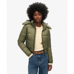 Kurtka z kapturem Crop Hooded Fuji. Zielone kurtki Superdry, bez wzorów, eleganckie, z kapturem. W wyprzedaży za 333.30 zł.