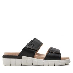 Klapki Caprice. Czarne klapki Caprice, bez wzorów, bez obcasa, bez zapięcia. Za 399.99 zł.