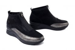 RIEKER N9362-01 black combination, botki damskie. Czarne botki Rieker, bez wzorów, bez obcasa, bez zapięcia. Za 349.90 zł.