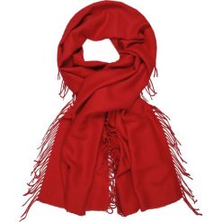 SZALIK Z GRUBSZEJ DZIANINY Z FRĘDZLAMI. Czerwone szaliki i kominy TOP SECRET, na lato, bez wzorów, z dzianiny. W wyprzedaży za 24.99 zł.