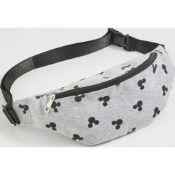 Saszetka nerka Mickey Mouse - Jasny szary. Szare nerki i saszetki Sinsay, bez wzorów, bez dodatków. Za 39.99 zł.