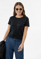 T-shirt z błyszczącą aplikacją T-ASH. T-shirty Volcano, s, z aplikacjami, z bawełny, eleganckie, z asymetrycznym kołnierzem, bez ramiączek. Za 59.99 zł.