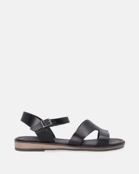 SKÓRZANE CZARNE SANDAŁY DAMSKIE 71-136 BLACK. Czarne sandały Venezia, bez wzorów, ze skóry, bez obcasa, bez zapięcia. Za 199.00 zł.