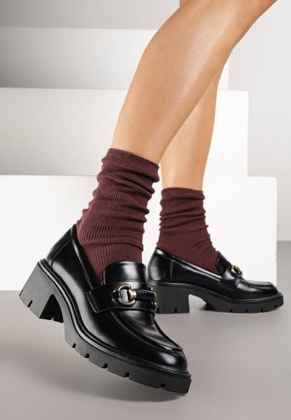 Czarne Mokasyny na Słupku Ozdobione Klamrą Ettane. Czarne mokasyny Renee, bez wzorów, z jeansu. Za 99.99 zł.