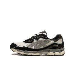 Buty do chodzenia dla dorosłych ASICS Gel-NYC Ivory Clay Grey. Czarne buty treningowe ASICS, bez wzorów, ze skóry, bez zapięcia, trekkingowe. Za 1,231.90 zł.