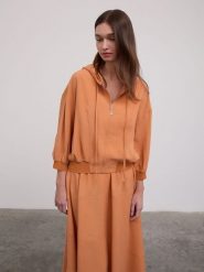 BGN Bluza w kolorze pomarańczowym rozmiar: 40. Pomarańczowe bluzy BGN, bez wzorów, bez ramiączek, bez kaptura. Za 114.17 zł.