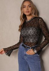 Czarna Koronkowa Bluzka o Dopasowanym Kroju z Falbankami przy Rękawach Yasbia. Czarne bluzki Renee, bez wzorów, z jeansu, eleganckie, bez kołnierzyka, bez ramiączek. W wyprzedaży za 55.99 zł.