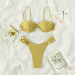 Strój kąpielowy bikini z regulowanym stanikiem i trójkątnymi figami Aleah. Zielone bikini Intica, bez wzorów, z materiału, klasyczne. W wyprzedaży za 139.00 zł.
