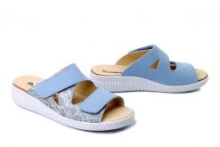 DR. BRINKMANN 701109-51 mittelblau , klapki damskie. Niebieskie klapki Dr. Brinkmann, bez wzorów, ze skóry, bez obcasa, bez zapięcia. Za 263.42 zł.