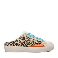 Klapki Eva Minge. Brązowe klapki Eva Minge, bez wzorów, bez obcasa, bez zapięcia. Za 379.99 zł.