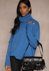 Niebieski Casualowy Golf Oversize z Wiskozą i Modalem Emira. Niebieskie swetry Renee, s, bez wzorów, z wiskozy, bez ramiączek. W wyprzedaży za 71.99 zł.