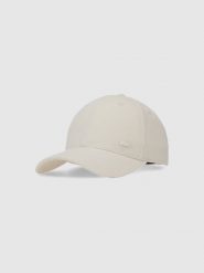4F Czapka z daszkiem damska - biała S/M. Białe czapki z daszkiem 4f, na lato, bez wzorów, z bawełny, sportowe. W wyprzedaży za 49.99 zł.
