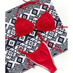 Bikini wiązane na szyi z regulacją na plażę i basen Greti. Zielone bikini Intica, bez wzorów, z materiału, klasyczne. W wyprzedaży za 139.00 zł.