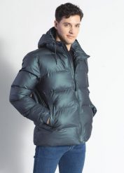 Kurtka zimowa unisex RAINS PUFFER JACKET. Zielone kurtki Rains, na zimę, l, bez wzorów, z gumy, casualowe, z kapturem. Za 1,146.99 zł.