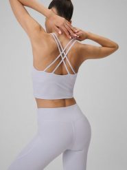 4F Crop-top do jogi szybkoschnący damski - fioletowy S. Fioletowe topy 4f, s, bez wzorów, ze skóry, bez kołnierzyka, bez ramiączek. Za 119.99 zł.