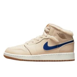 Buty do chodzenia dla dorosłych Air Jordan 1 Mid Fleece Pearl White. Niebieskie buty treningowe Jordan, bez wzorów, z gumy, bez zapięcia, trekkingowe. Za 685.35 zł.