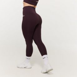 Legginsy damskie fitness bezszwowe z wysokim pasem Eclipse. Fioletowe legginsy GYMBEAM, bez wzorów, z elastanu, sportowe. Za 131.90 zł.