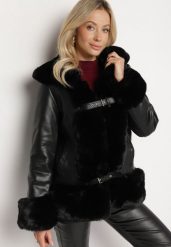 Czarna Kurtka z Imitacji Skóry z Futrzanymi Wstawkami i Paskami z Klamrami Calezi. Czarne kurtki Born2be, l, bez wzorów, z futra, eleganckie, bez kaptura. Za 129.99 zł.
