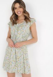 Jasnoniebieska Sukienka Kassyle. Niebieskie sukienki Born2be, l, z aplikacjami, klasyczne, bez kołnierzyka, bez ramiączek, mini. Za 129.99 zł.
