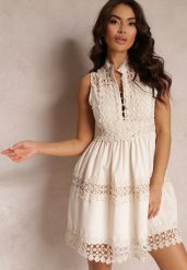 Jasnobeżowa Sukienka Athethra. Brązowe sukienki Renee, m, w ażurowe wzory, boho, bez kołnierzyka, bez ramiączek, mini, rozkloszowane. W wyprzedaży za 139.99 zł.