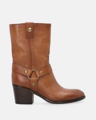 BOTKI DAMSKIE NA OBCASIE W KOLORZE BRĄZOWYM L47207 CUOIO. Brązowe botki Venezia, bez wzorów, ze skóry, bez obcasa, na obcasie, bez zapięcia. Za 629.00 zł.
