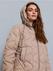 Pikowana kurtka puffer z kapturem i ściągaczami - beżowy. Brązowe kurtki Sinsay, l, bez wzorów, z kapturem. Za 69.99 zł.