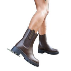 Brązowe wysokie botki zdobione cyrkoniami Vicco. Brązowe botki z aplikacjami, eleganckie, za kostkę, bez obcasa, na obcasie, bez zapięcia. Za 126.62 zł.