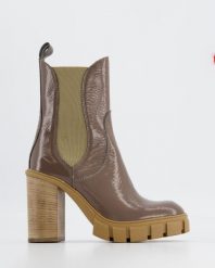 LAKIEROWANE BOTKI DAMSKIE F065K4 NAP TAUPE. Botki Venezia, bez wzorów, z lakierowanej skóry, bez obcasa, bez zapięcia. Za 479.00 zł.
