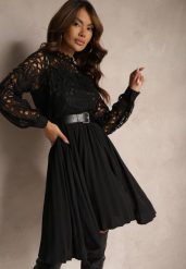 Czarna Sukienka Retro z Paskiem z Ekoskóry Ozdobiona Ażurową Koronką Nevelime. Czarne sukienki Renee, m, w ażurowe wzory, z koronki, eleganckie, bez kołnierzyka, bez ramiączek, midi, dopasowane. W wyprzedaży za 159.99 zł.