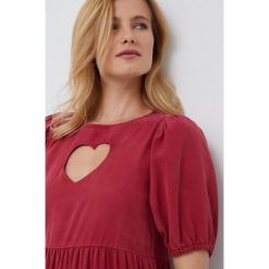 Desigual sukienka kolor różowy midi rozkloszowana. Czerwone sukienki Desigual, l, bez wzorów, z lyocellu, bez kołnierzyka, bez ramiączek, midi, rozkloszowane. Za 649.99 zł.