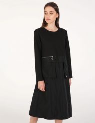 Sukienka z kieszeniami. Sukienki Unisono, s, bez wzorów, z materiału, bez kołnierzyka, bez ramiączek, midi. Za 159.00 zł.