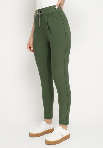 Zielone Spodnie o Dopasowanym Kroju z Wysokim Stanem i Wiązaniem Virpio. Zielone jeansy Born2be, l, z aplikacjami, z jeansu, klasyczne, z podwyższonym stanem. Za 49.99 zł.