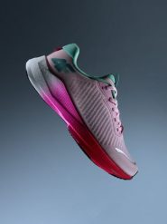 4F Buty do biegania AERIX damskie - różowe 36. Czerwone buty do biegania 4f, na lato, bez wzorów, z materiału, bez zapięcia, do biegania. Za 399.99 zł.