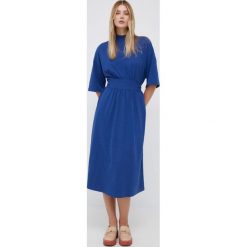 United Colors of Benetton sukienka midi rozkloszowana. Niebieskie sukienki United Colors Of Benetton, s, bez wzorów, z dzianiny, bez kołnierzyka, bez ramiączek, midi, rozkloszowane. Za 259.99 zł.