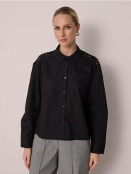 Bawełniana koszula z ozdobną koronką - czarny. Czarne koszule Sinsay, l, bez wzorów, z bawełny, bez kołnierzyka, bez ramiączek. Za 59.99 zł.