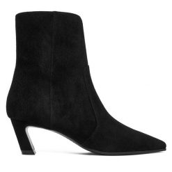Botki Stuart Weitzman. Czarne botki Stuart Weitzman, bez wzorów, bez obcasa, na słupku, bez zapięcia. Za 2,769.00 zł.