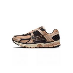 Buty biegowe Nike Zoom Vomero 5 Beżowy/Brazowy. Brązowe buty do biegania Nike, bez wzorów, z materiału, bez zapięcia, do biegania, nike zoom. Za 592.55 zł.