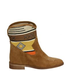 ZAMSZOWE BOTKI NA UKRYTYM KOTURNIE 9159 CROST CUOIO. Botki Venezia, bez wzorów, ze skóry, bez obcasa, na koturnie, bez zapięcia. Za 279.00 zł.