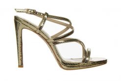 Sandały Bayla-187 589-1127 Gold 187130, Złoty, Skóra ekologiczna - 38. Żółte sandały Bayla, bez wzorów, z lakierowanej skóry, bez obcasa, na platformie, bez zapięcia. W wyprzedaży za 152.10 zł.