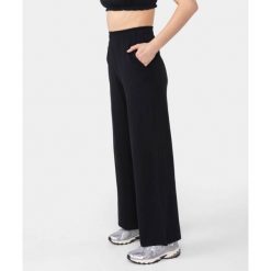 Spodnie wiskozowe Carpatree Cozy Leisure czarne. Czarne spodnie dresowe Carpatree, bez wzorów, z dzianiny, długie. W wyprzedaży za 199.99 zł.