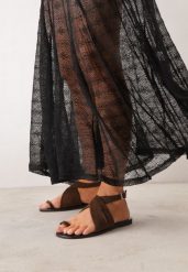 Brązowe Płaskie Sandały VICES z Imitacji Zamszu z Paskiem na Duży Palec Zepae. Brązowe sandały Born2be, bez wzorów, biznesowe, bez obcasa, na płaskiej podeszwie, bez zapięcia. Za 79.99 zł.