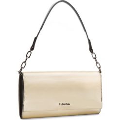 Torebka CALVIN KLEIN - Instant Clutch On Chain Metalic K50K604195 702. Żółte torebki klasyczne Calvin Klein, bez wzorów, ze skóry ekologicznej, klasyczne, duże, bez dodatków. W wyprzedaży za 389.00 zł.