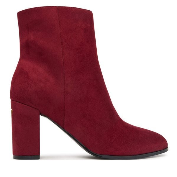 Botki Guess. Czerwone botki Guess, z aplikacjami, bez obcasa, na słupku, bez zapięcia. Za 544.99 zł.