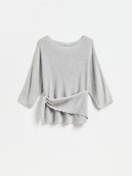 Sweter z wiązaną chustą - jasnoszary. Szare chusty Reserved, bez wzorów, z dzianiny. Za 129.99 zł.
