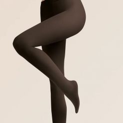 Rajstopy Gabriella Microfibre 100 den chocco kryjące. Brązowe rajstopy Gabriella, bez wzorów, z dzianiny. Za 39.90 zł.