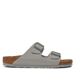 Klapki Birkenstock. Szare klapki Birkenstock, bez wzorów, bez obcasa, bez zapięcia. Za 399.99 zł.